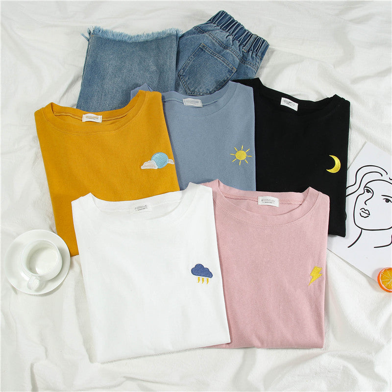 A super - sleeved black cec top for autumn